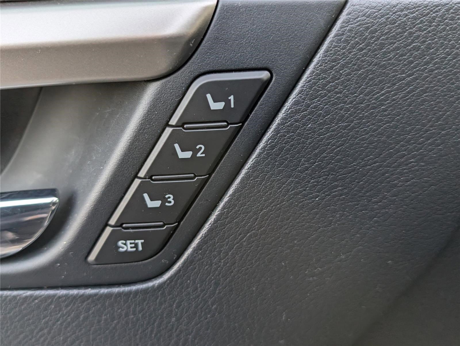 Used 2018 Lexus RX 350L AWD image 22