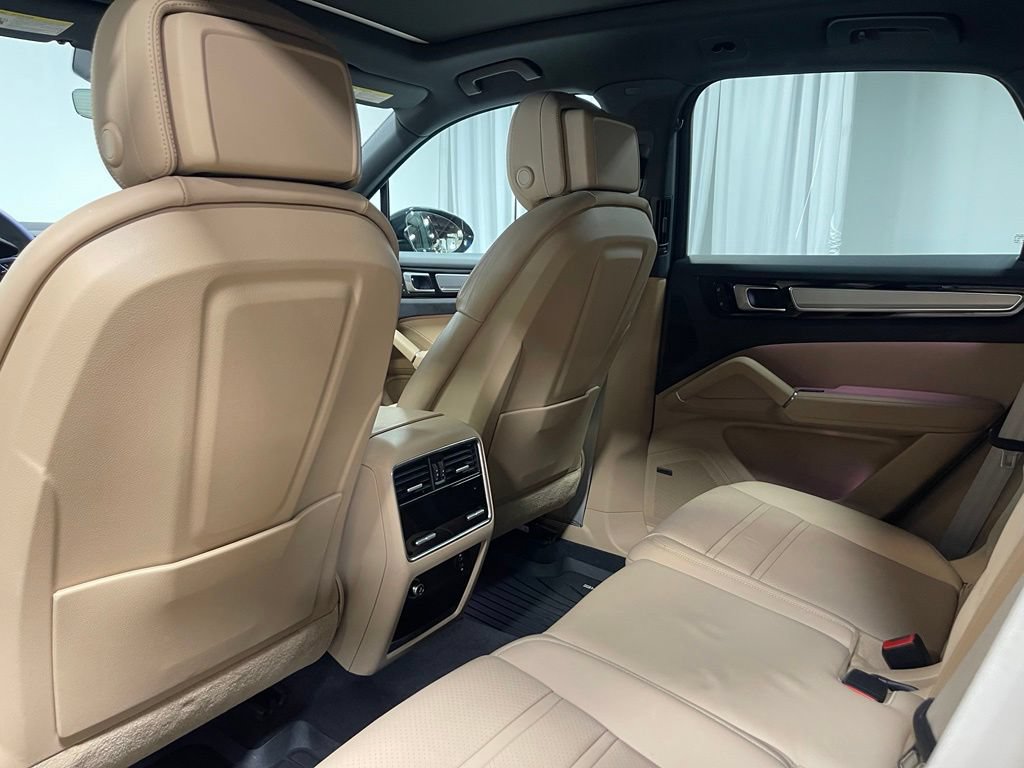 Used 2023 Porsche Cayenne AWD/4WD image 24
