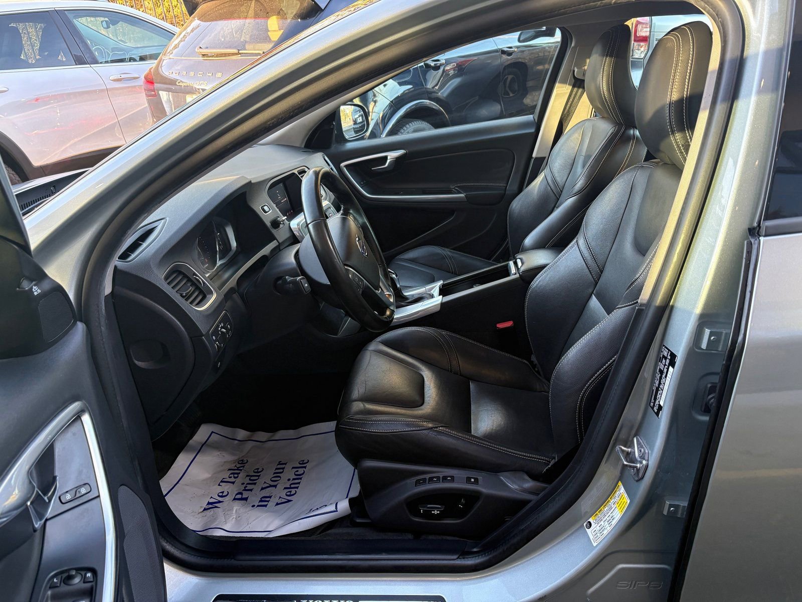 Used 2018 Volvo S60 T5 Dynamic image 11