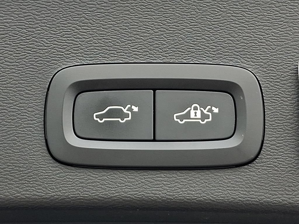 Used 2019 Volvo XC40 T5 Momentum AWD/4WD image 29