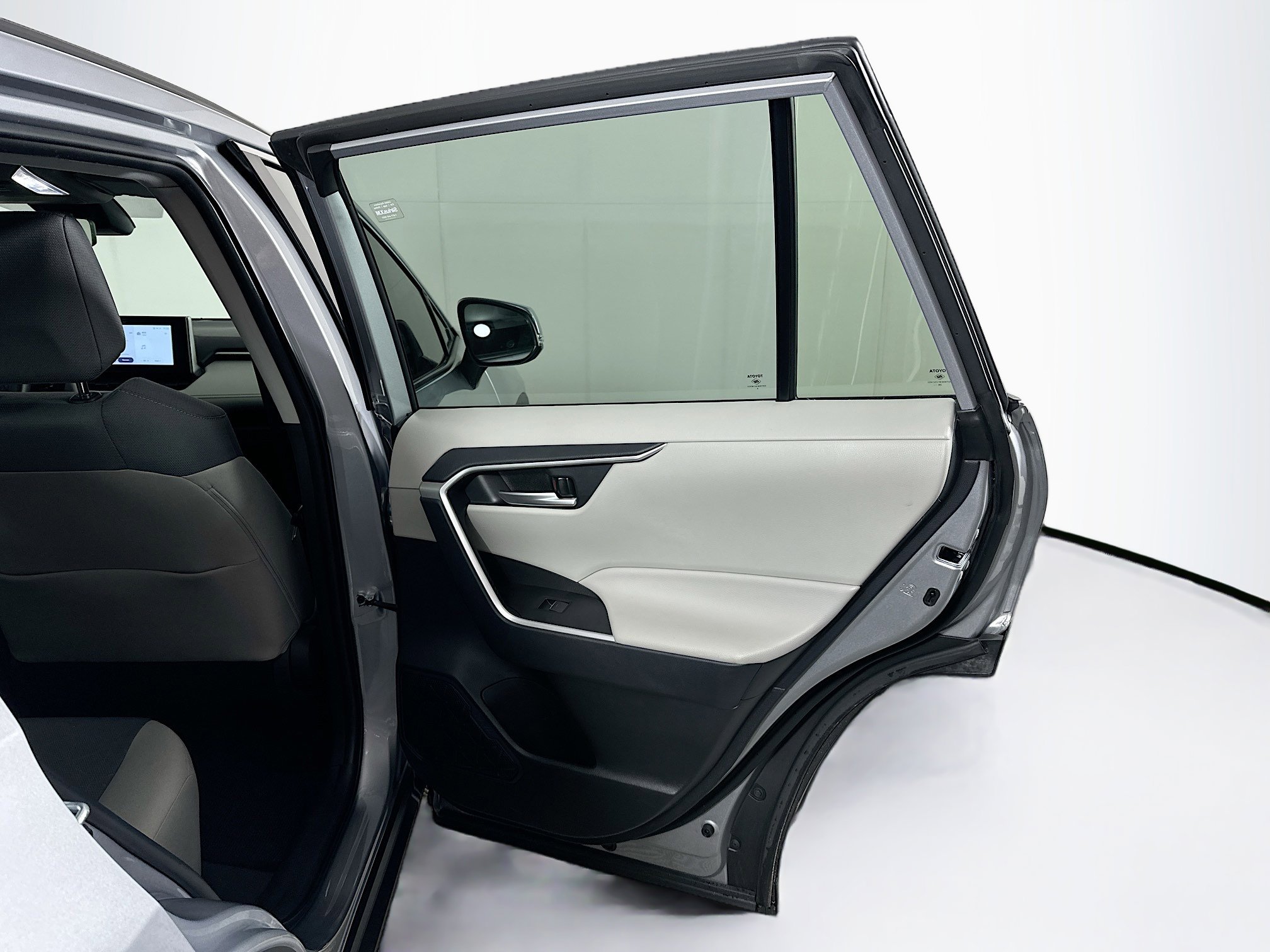 Used 2025 Toyota RAV4 XLE image 28