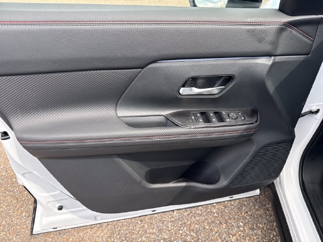 New 2027 Nissan Kicks SR AWD/4WD image 10