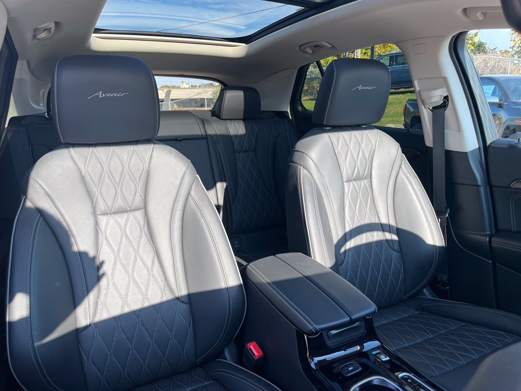 Used 2023 Buick Envision Avenir AWD/4WD image 39