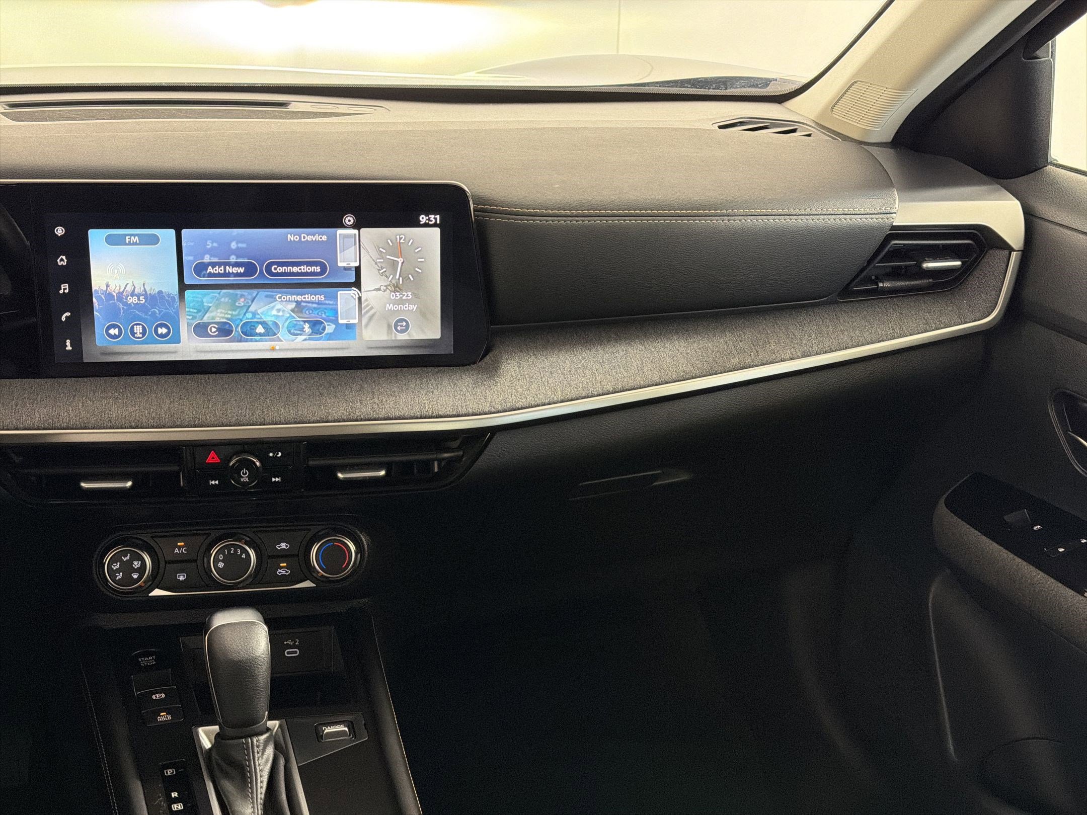 Used 2025 Nissan Kicks SV image 27