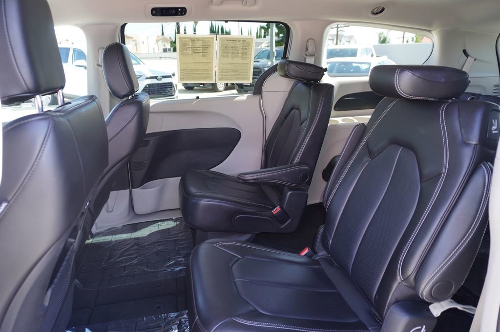 Used 2024 Chrysler Pacifica Touring-L FWD image 12