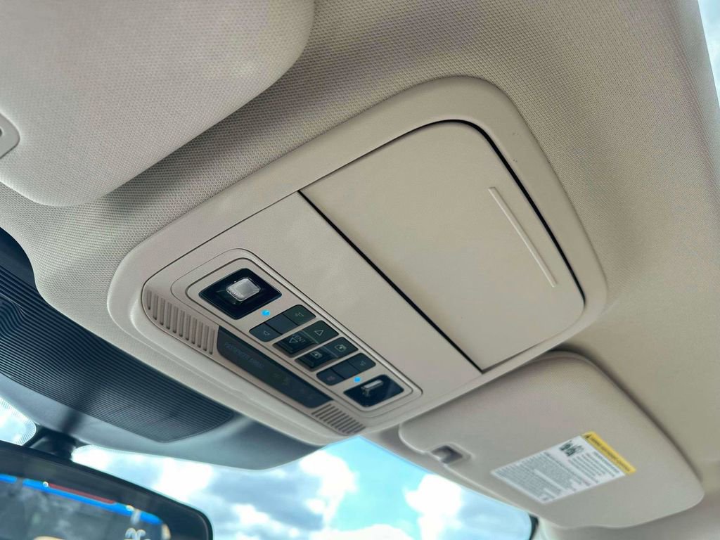 Used 2023 Ford Explorer XLT w/ Equipment Group 202A image 34