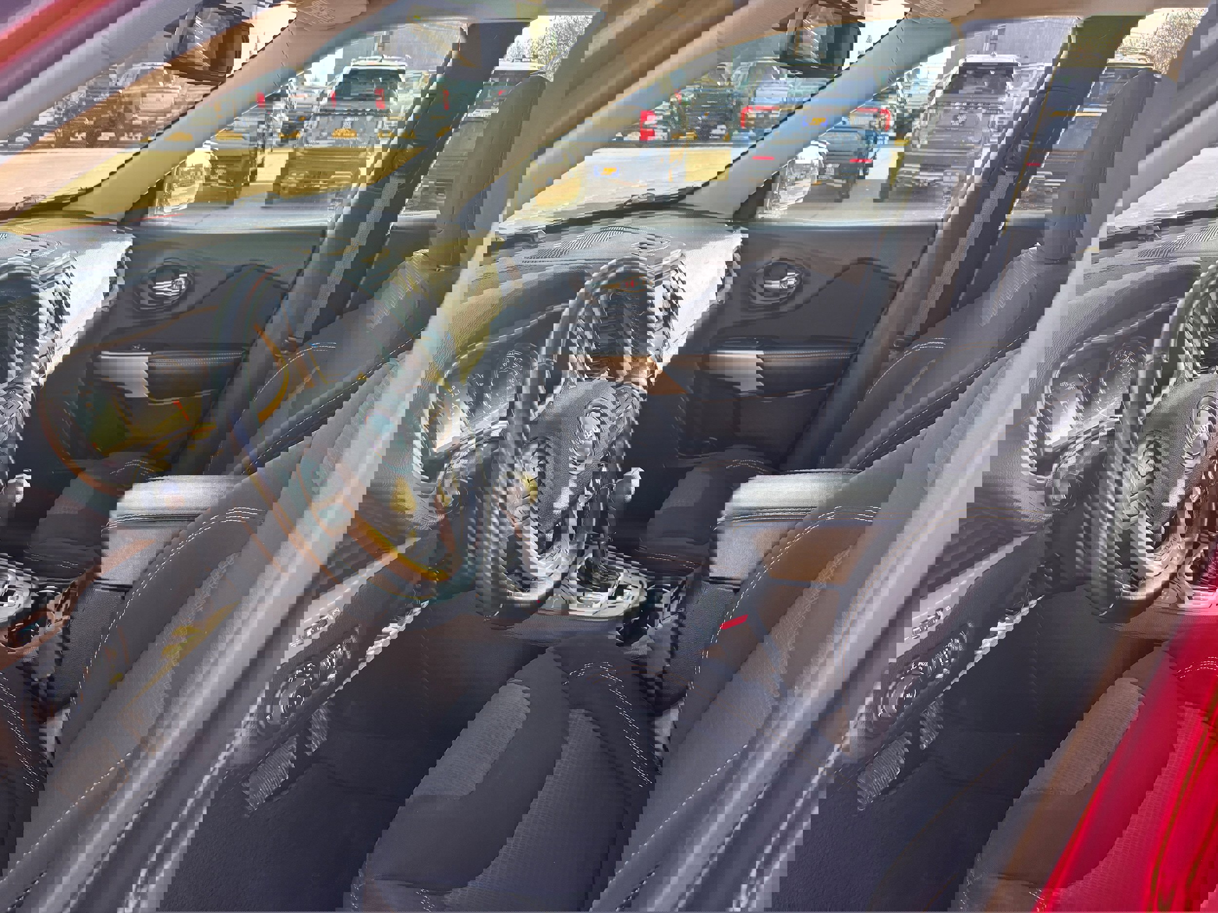 Used 2017 Jeep Cherokee Latitude image 10