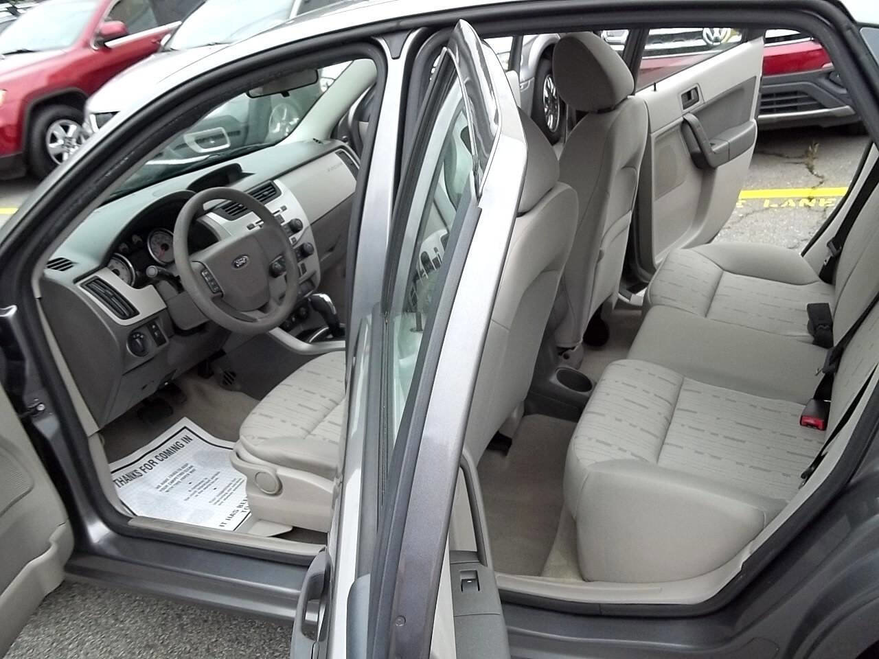 Used 2010 Ford Focus SE image 7