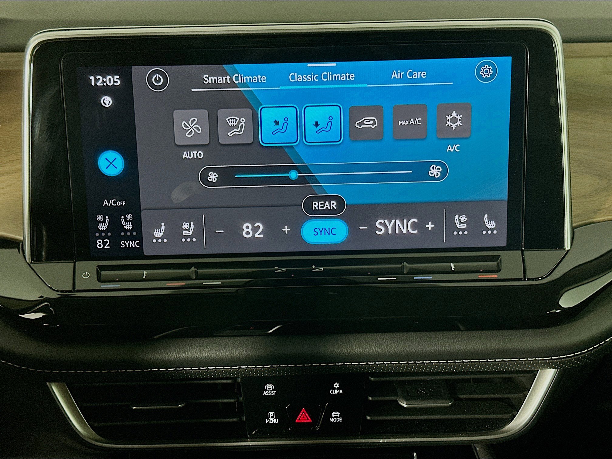 Used 2025 Volkswagen Atlas SE image 24