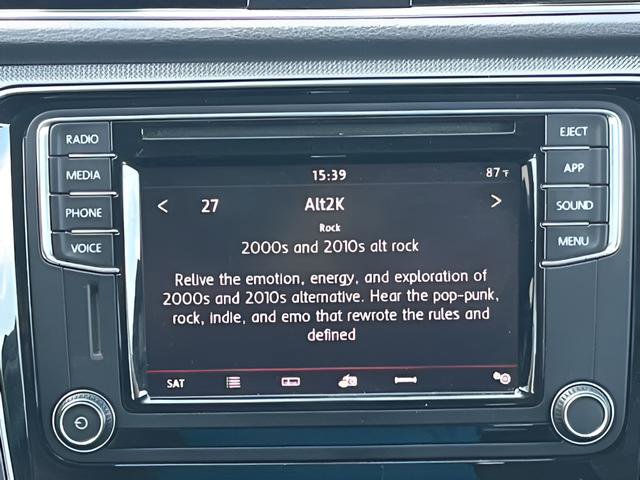 Used 2018 Volkswagen Passat 2.0T R-Line FWD image 24