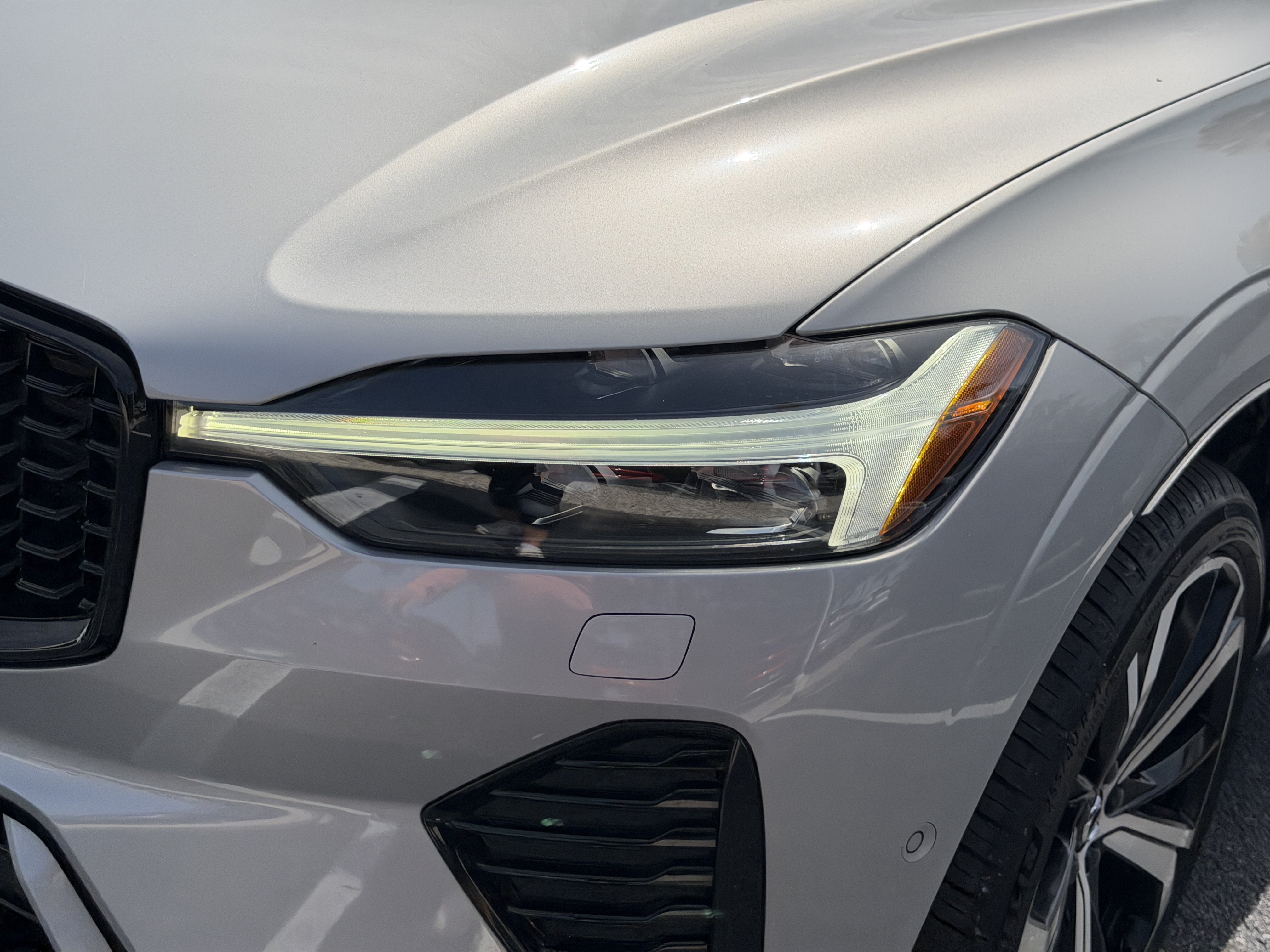 Certified 2023 Volvo XC60 B5 Ultimate w/ Climate Package FWD image 8