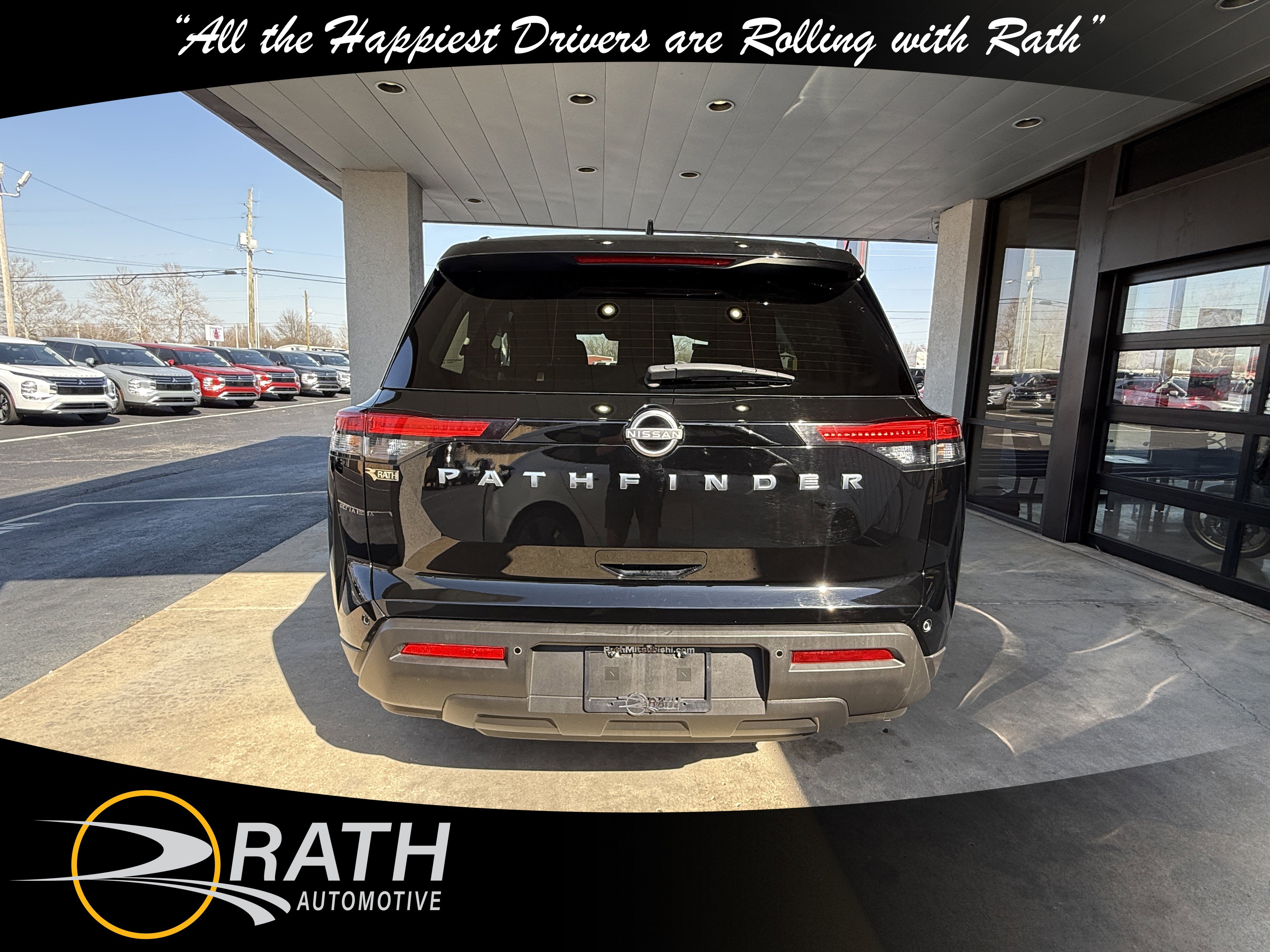 Used 2025 Nissan Pathfinder SV image 8