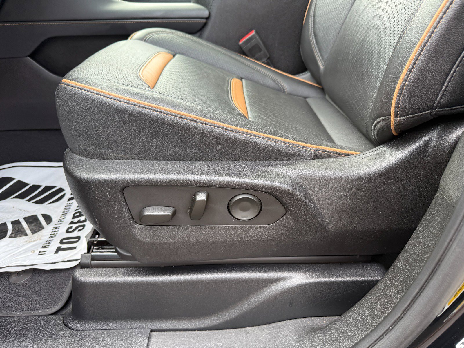 Used 2023 GMC Yukon AT4 image 25