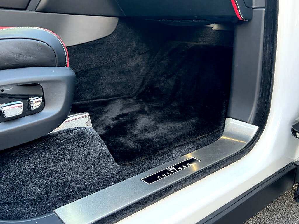 Used 2022 Rolls-Royce Cullinan Black Badge image 35