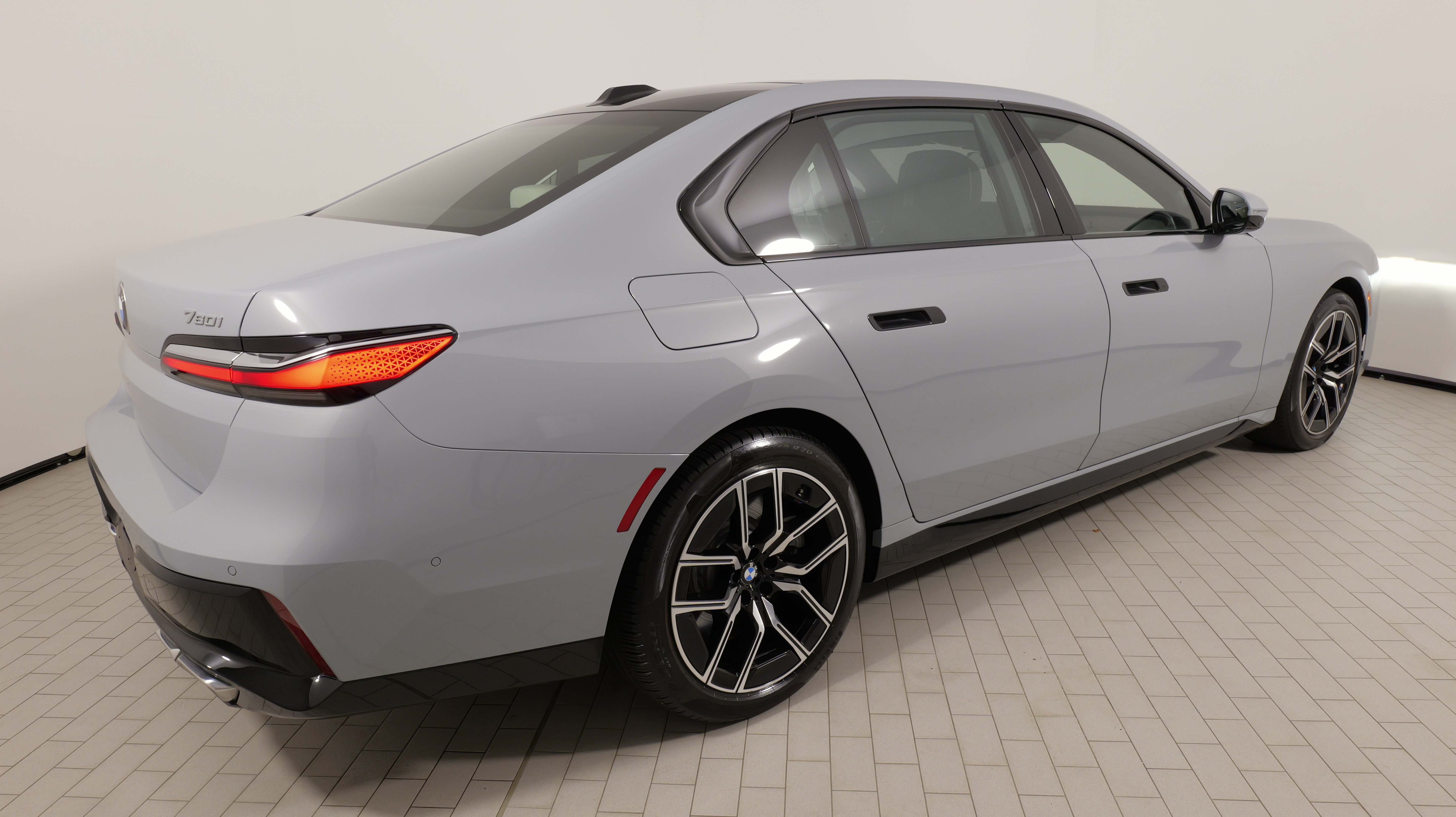 Used 2023 BMW 760i xDrive AWD/4WD image 14