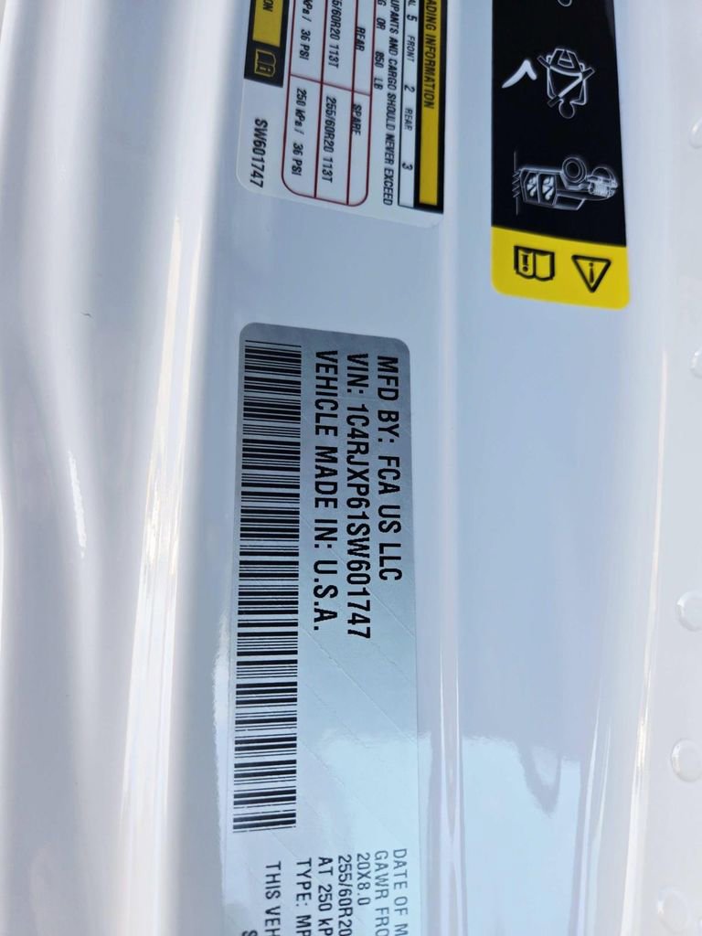 Used 2025 Jeep Wrangler Unlimited Sahara image 38