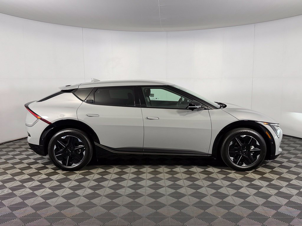 Used 2025 Kia EV6 Wind RWD image 6
