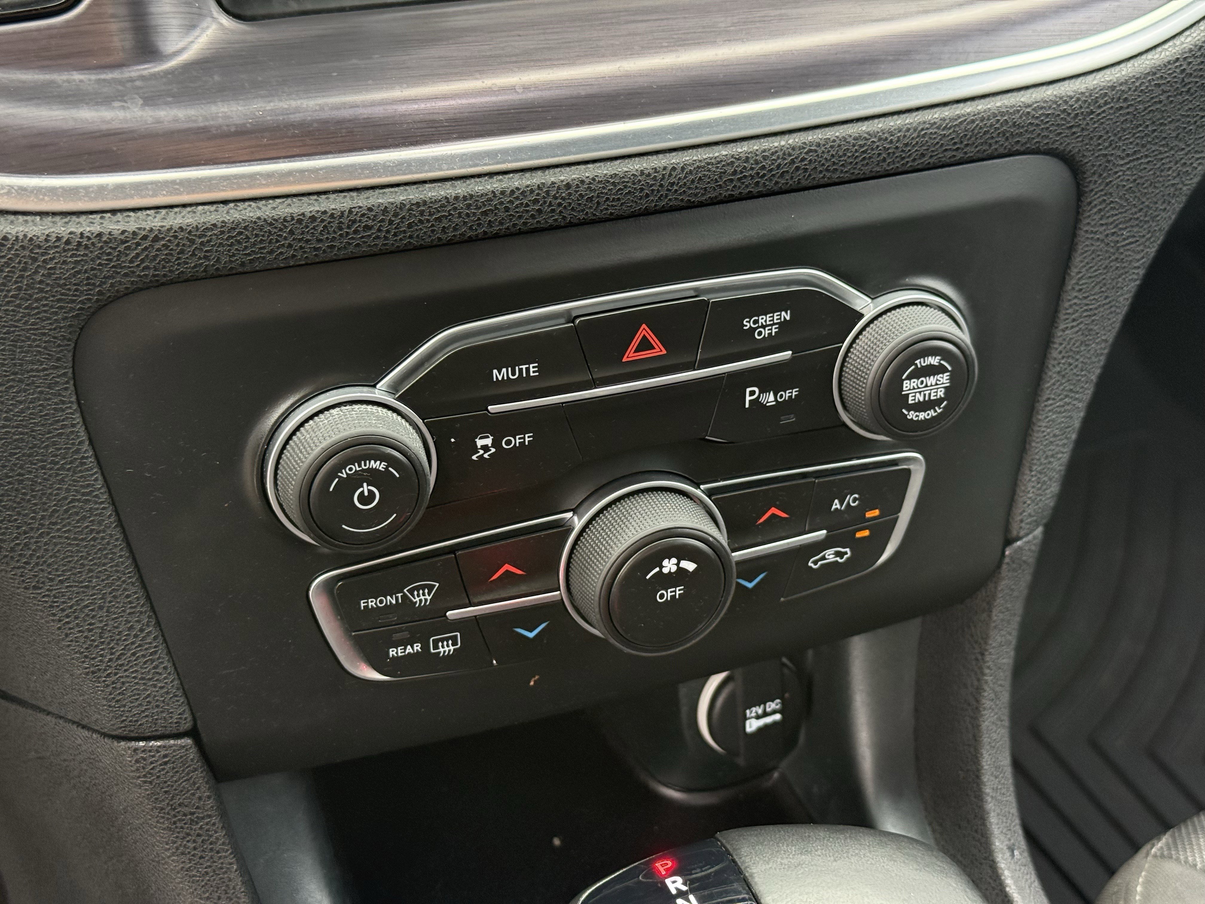 Used 2018 Dodge Charger SXT w/ Blacktop Package image 22