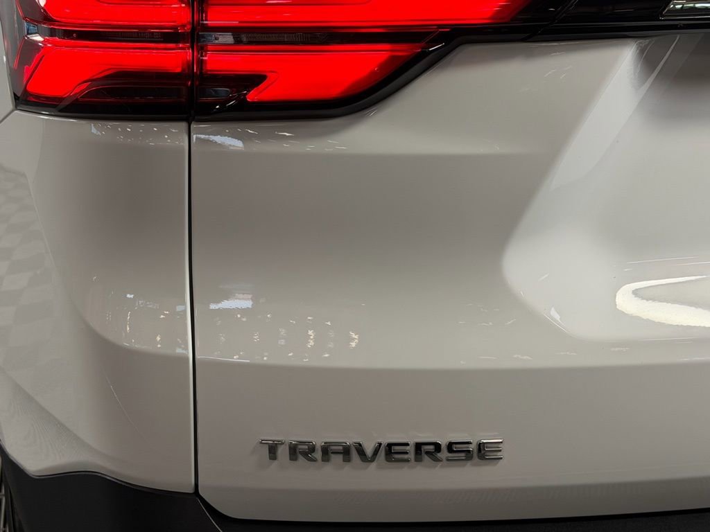 Used 2023 Chevrolet Traverse LT image 12