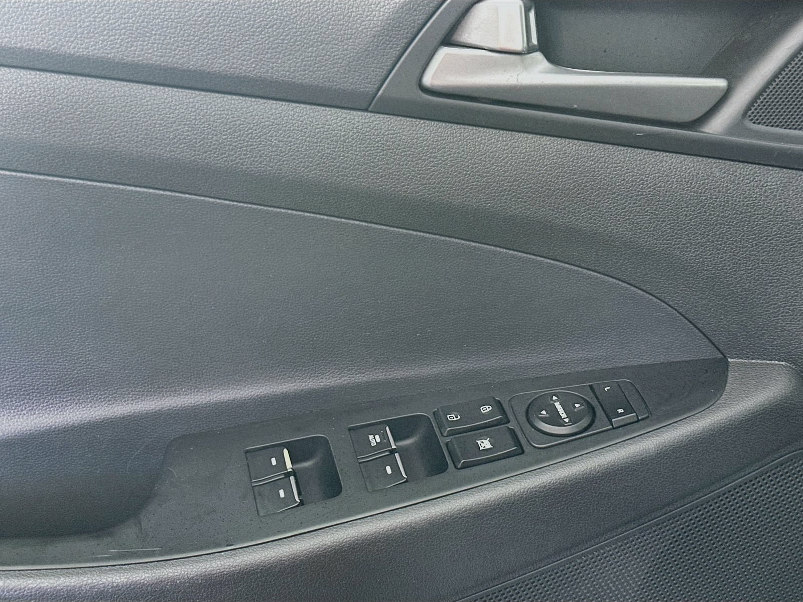 Used 2018 Hyundai Tucson Limited w/ Cargo Package FWD image 18