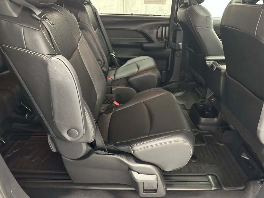 Used 2026 Toyota Sienna XLE Woodland Edition AWD/4WD image 54