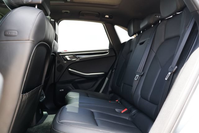 Used 2020 Porsche Macan AWD/4WD image 8