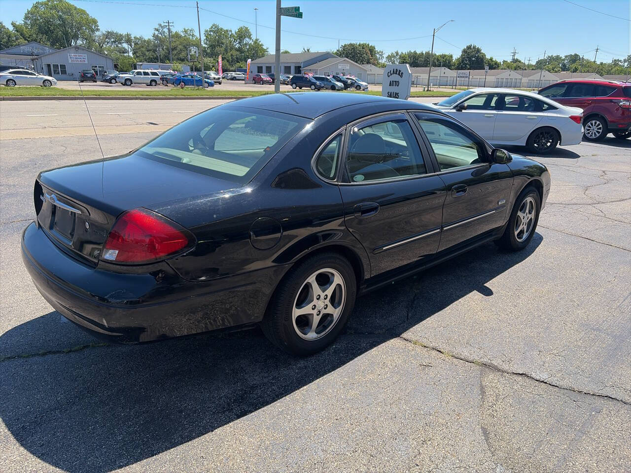Used 2003 Ford Taurus SEL FWD image 4