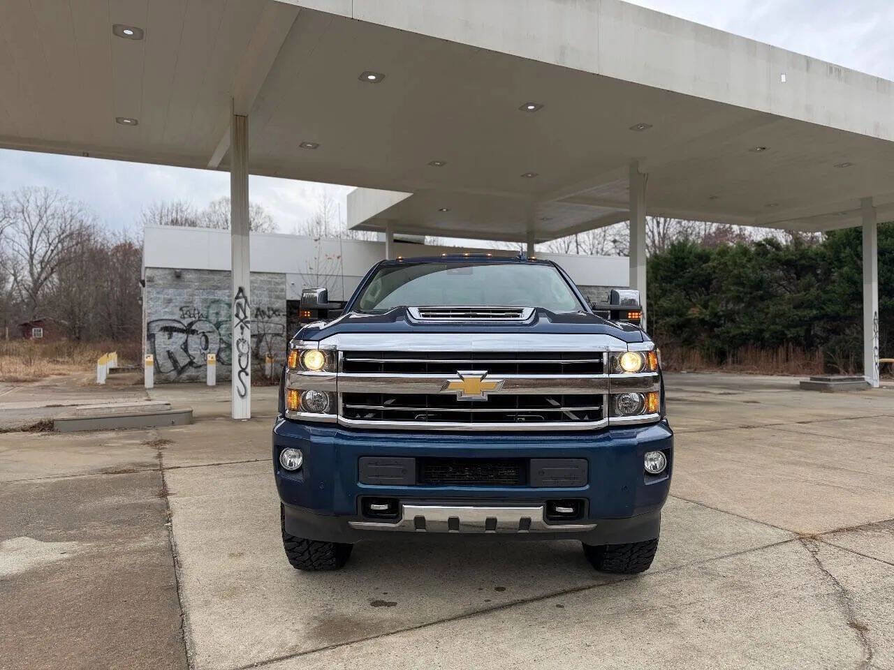 Used 2018 Chevrolet Silverado 2500 High Country w/ Duramax Plus Package image 2