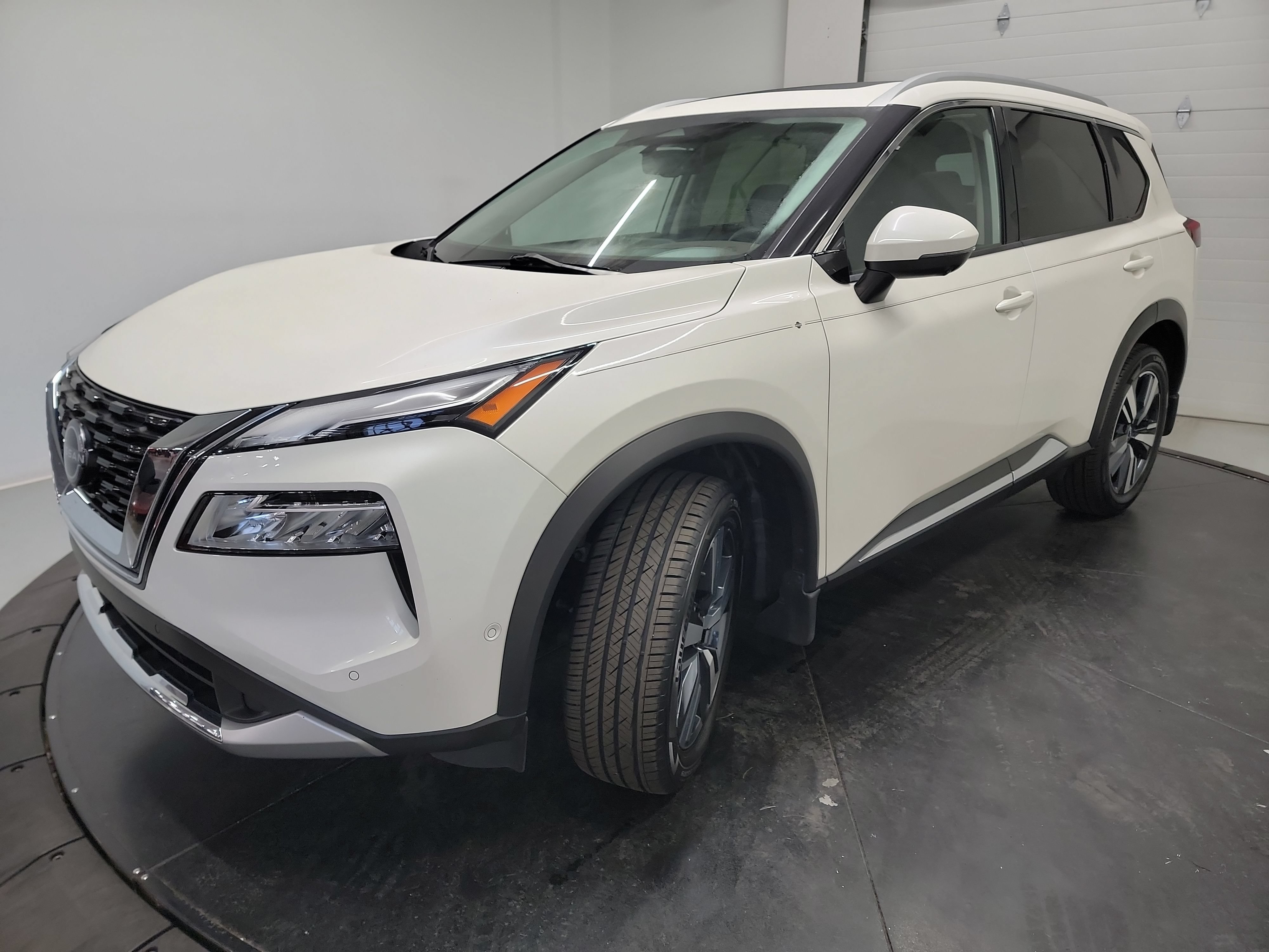 Used 2023 Nissan Rogue Platinum w/ Platinum Premium Package AWD/4WD image 3