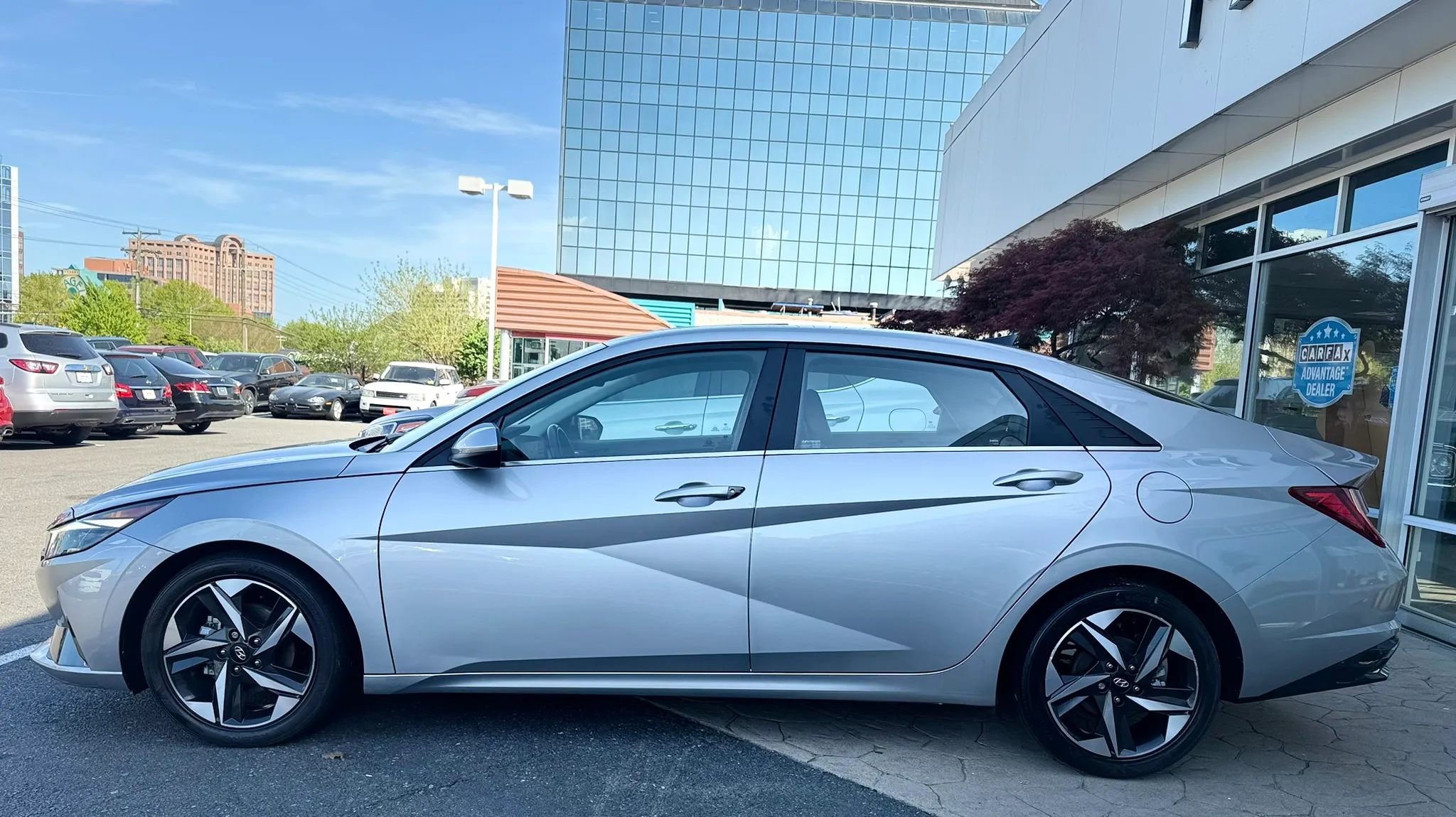 Used 2021 Hyundai Elantra Limited w/ Cargo Package FWD image 4