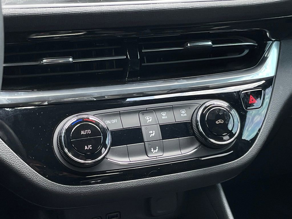 Used 2025 Buick Envista Sport Touring w/ Convenience II Package image 19