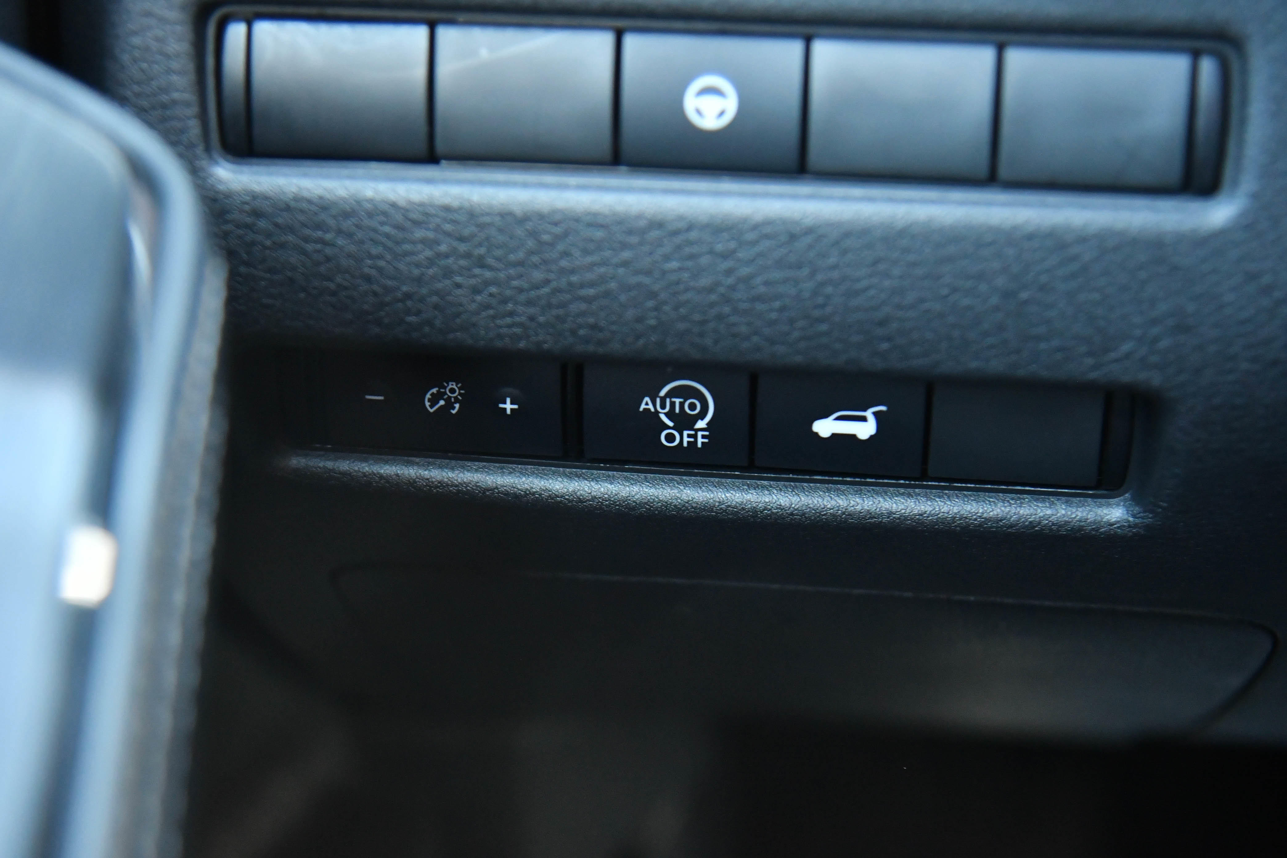 Used 2024 Nissan Rogue SV image 32