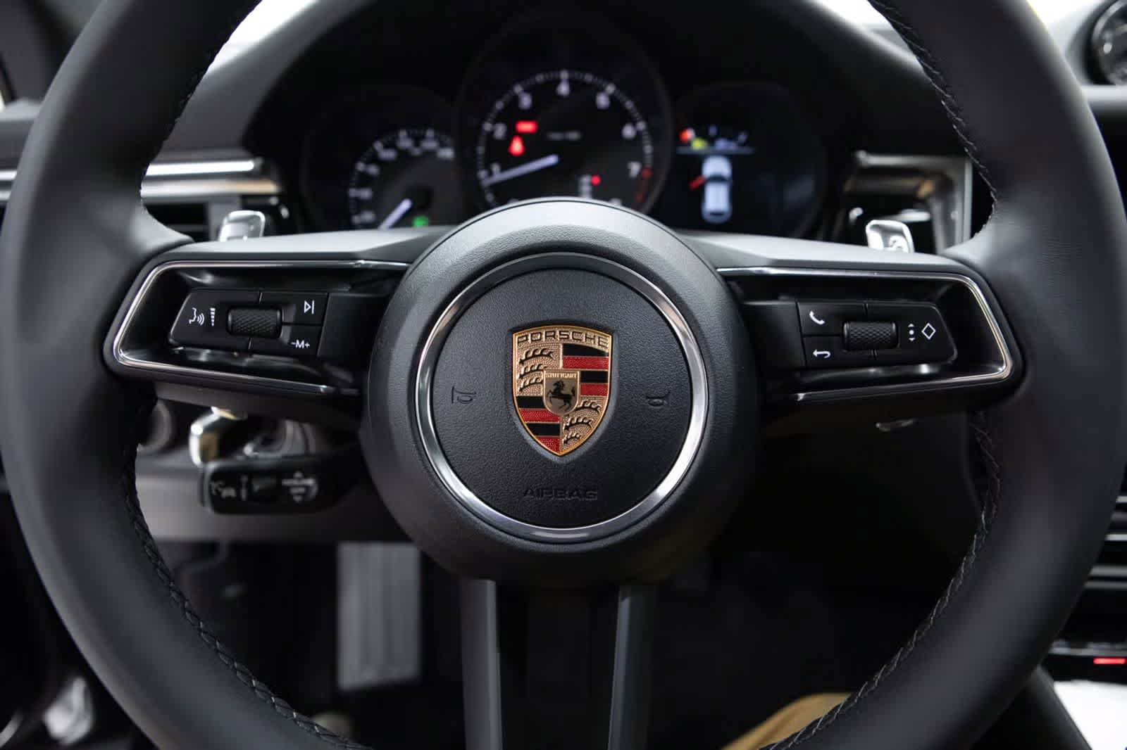 Used 2026 Porsche Macan AWD/4WD image 14
