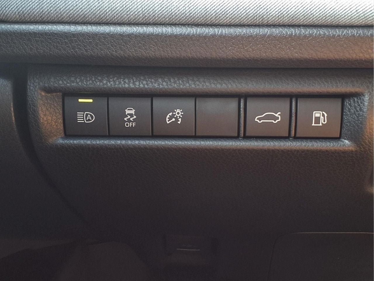 Used 2026 Toyota Camry LE FWD image 25