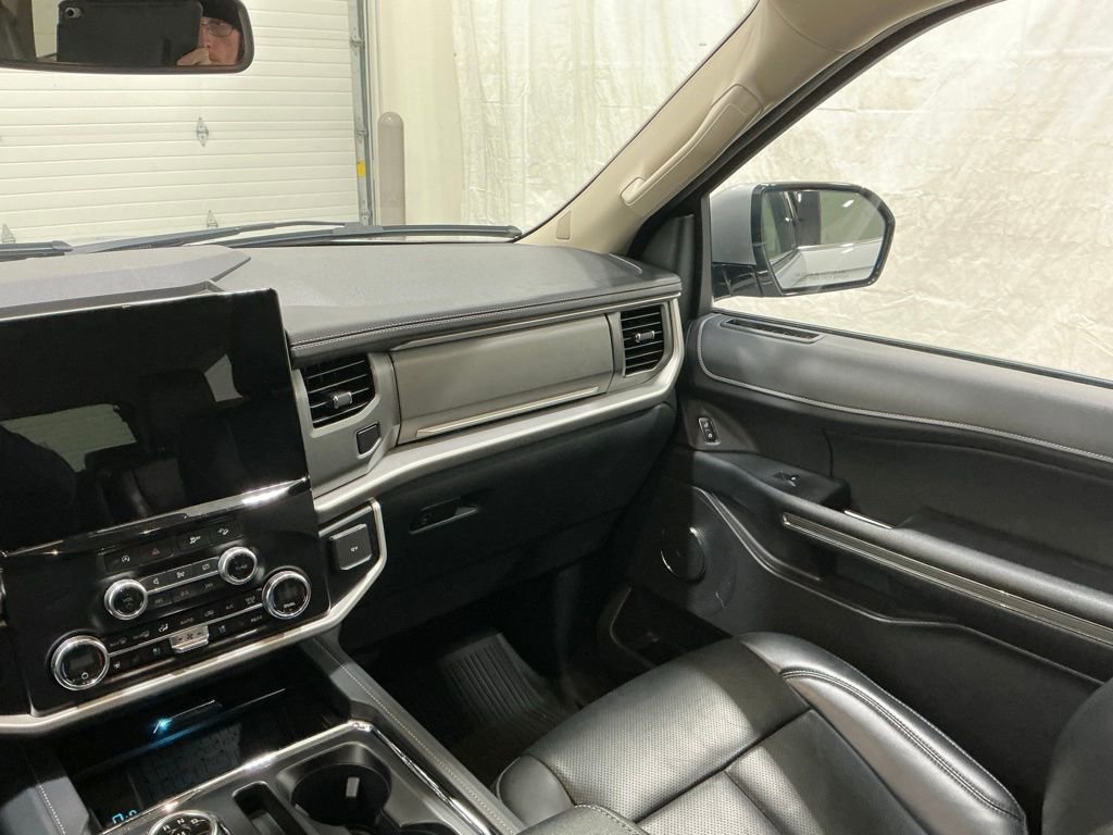 Used 2024 Ford Expedition XLT image 34