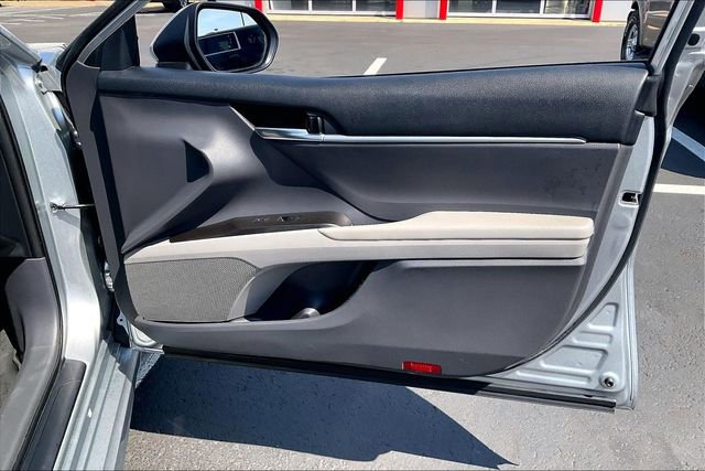 Used 2022 Toyota Camry SE FWD image 24