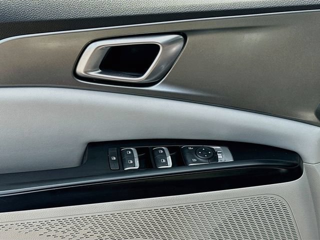 Used 2022 Kia Carnival LX FWD image 18