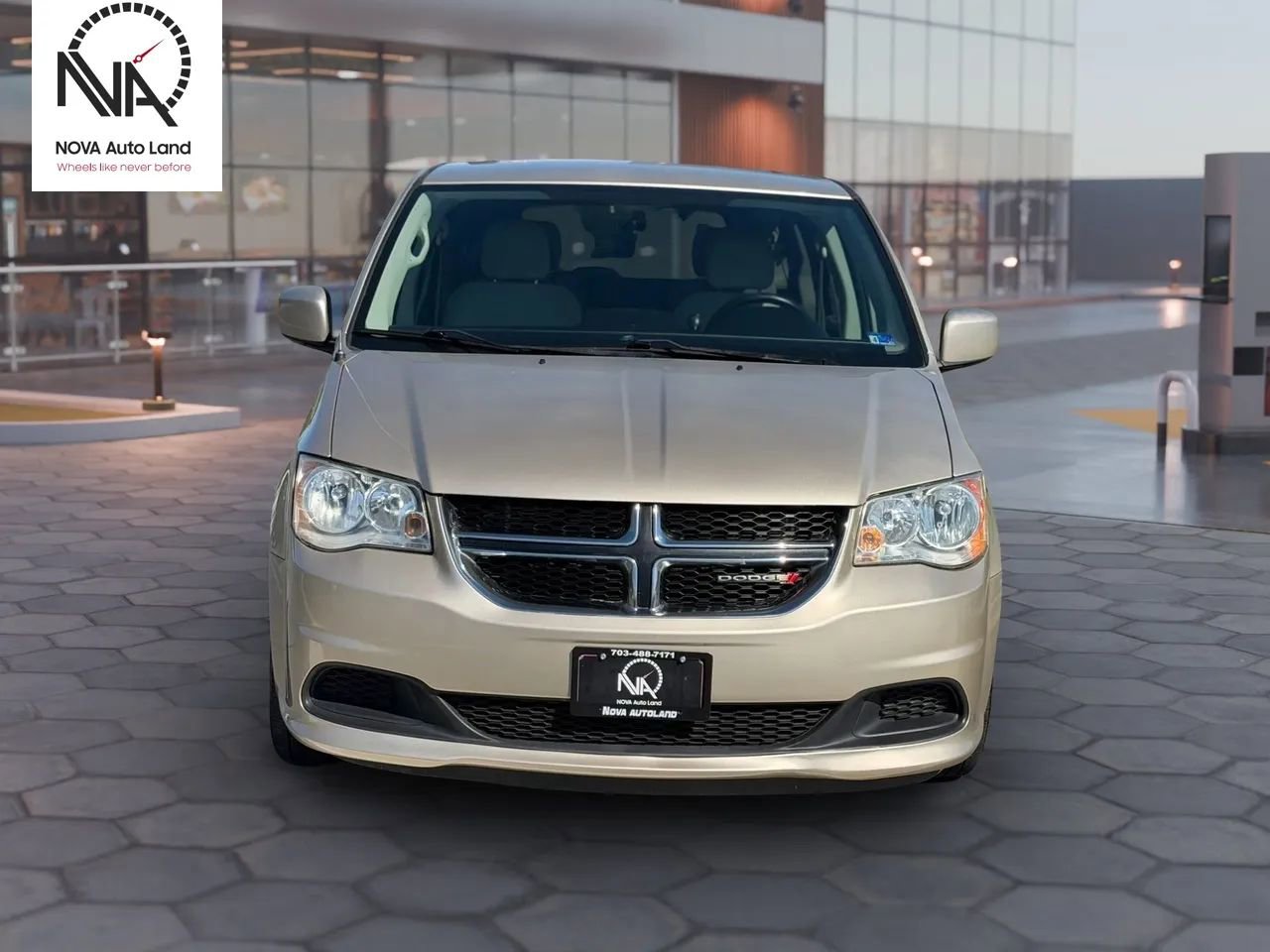 Used 2013 Dodge Grand Caravan SXT w/ Entertainment Group 1 image 3