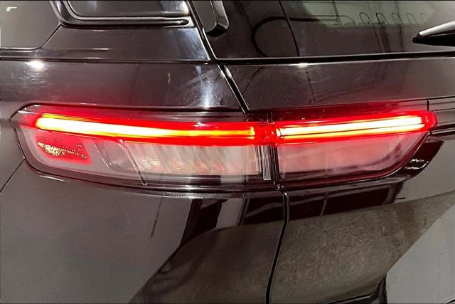 Used 2023 Jeep Grand Cherokee Limited w/ Luxury Tech Group II image 40