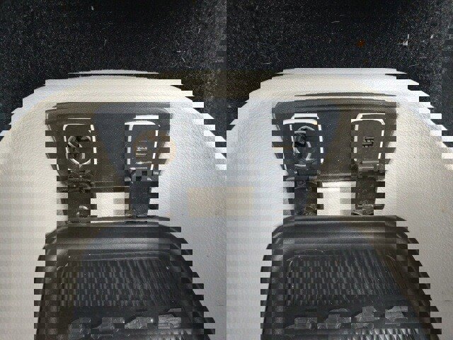 Used 2017 Chrysler Pacifica Touring-L w/ Tire & Wheel Group image 16