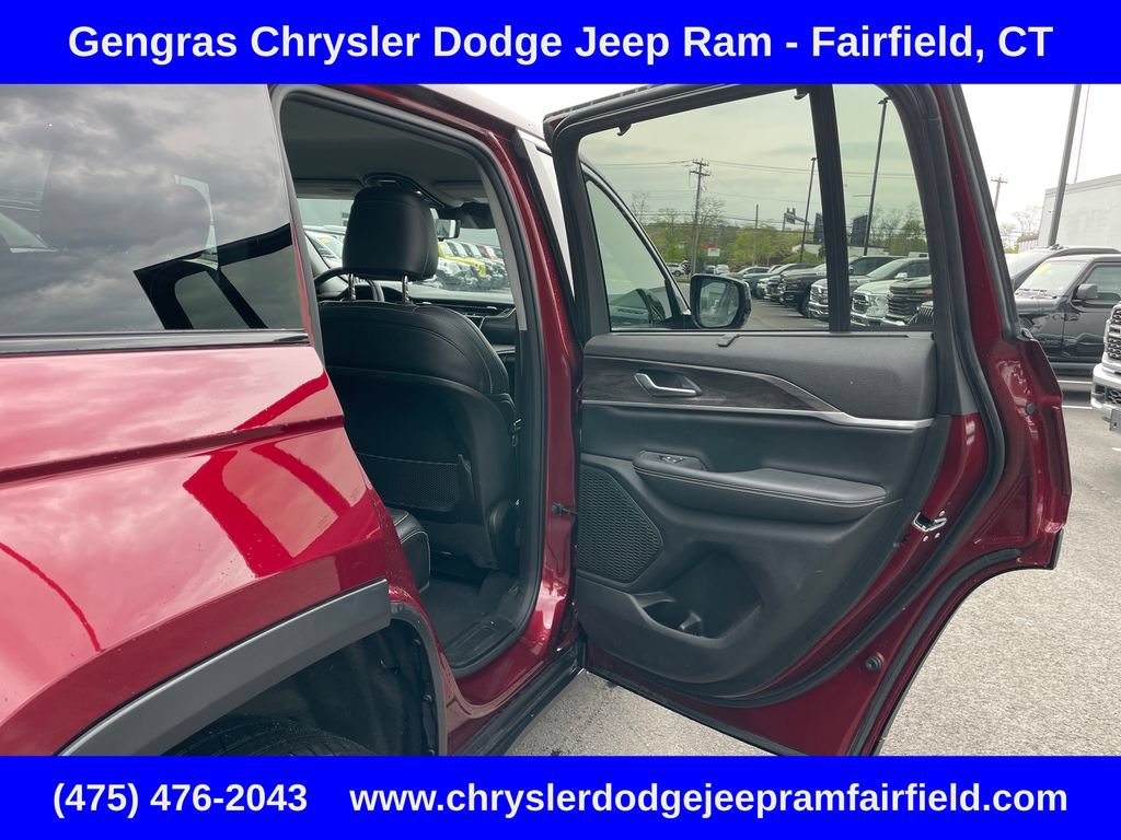 Used 2023 Jeep Grand Cherokee Limited w/ Luxury Tech Group II AWD/4WD image 17