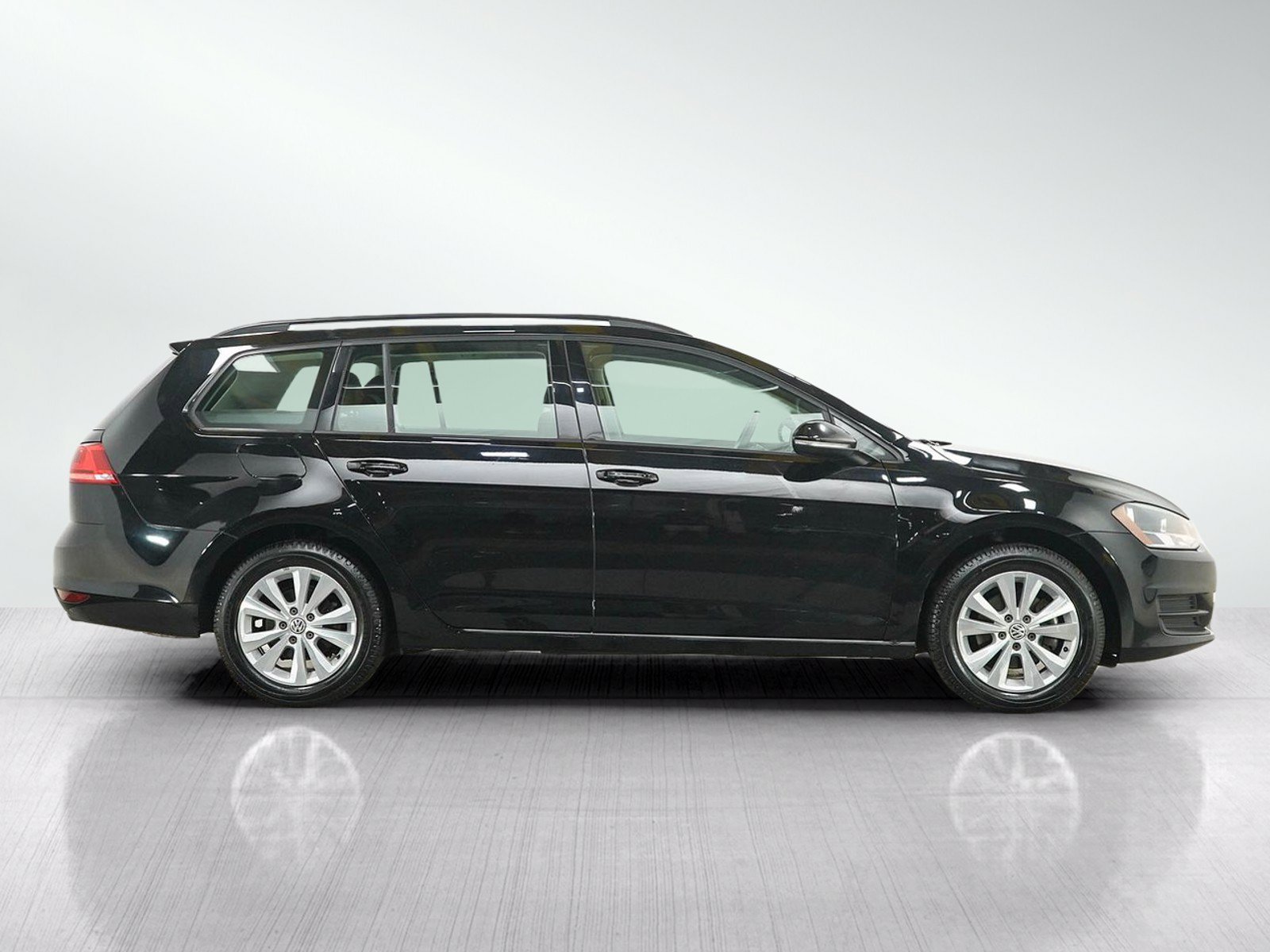 Used 2017 Volkswagen Golf S AWD/4WD image 6