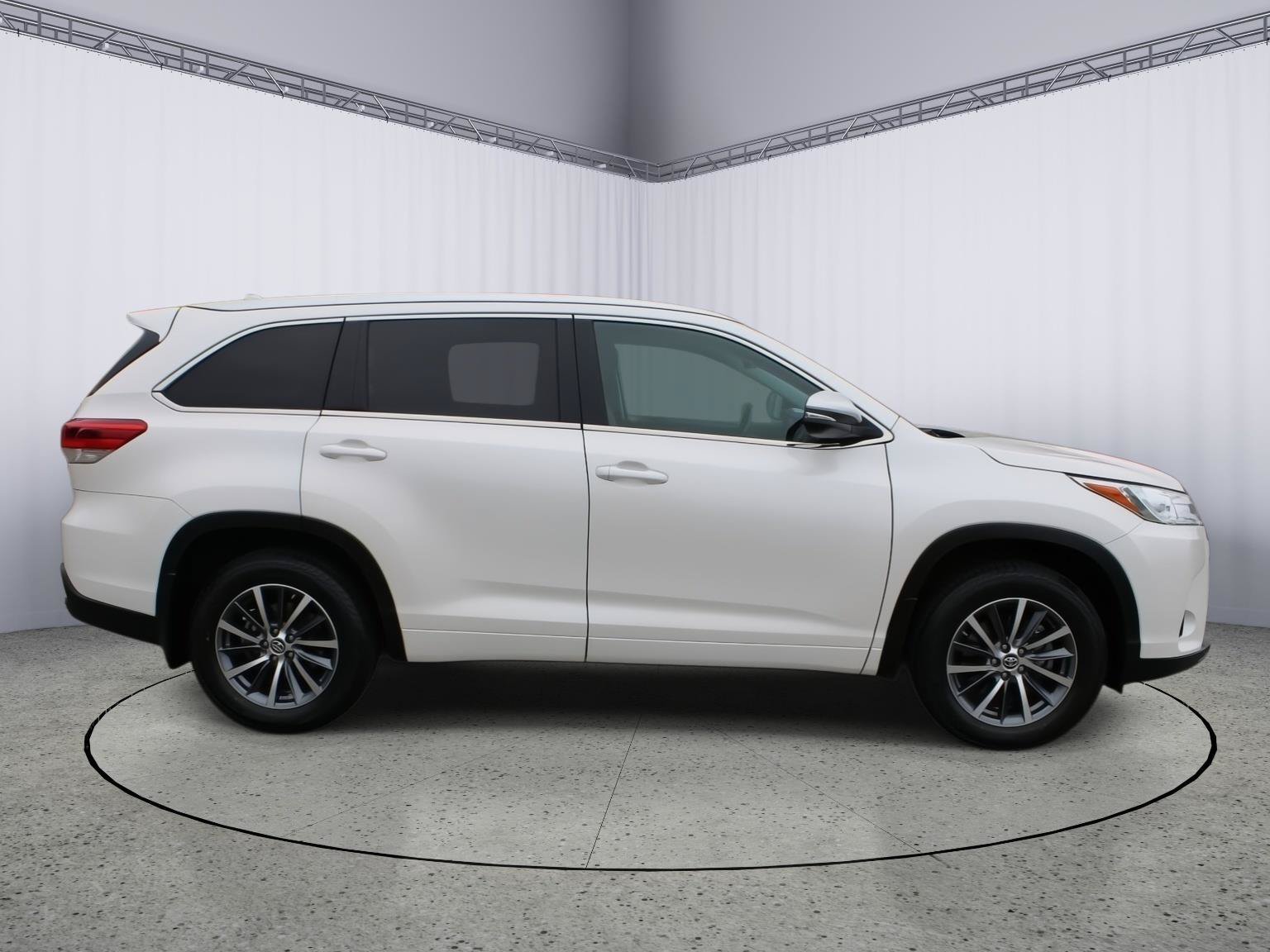 Used 2018 Toyota Highlander XLE AWD/4WD image 9