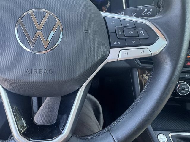 Used 2023 Volkswagen Jetta SE w/ Panoramic Sunroof Package FWD image 24
