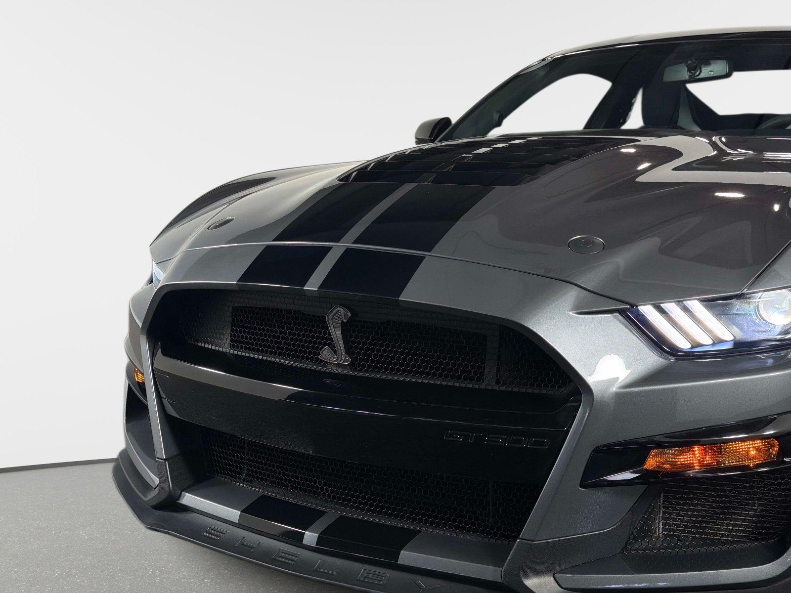 Used 2022 Ford Mustang Shelby GT500 w/ Carbon Fiber Track Pack RWD image 11