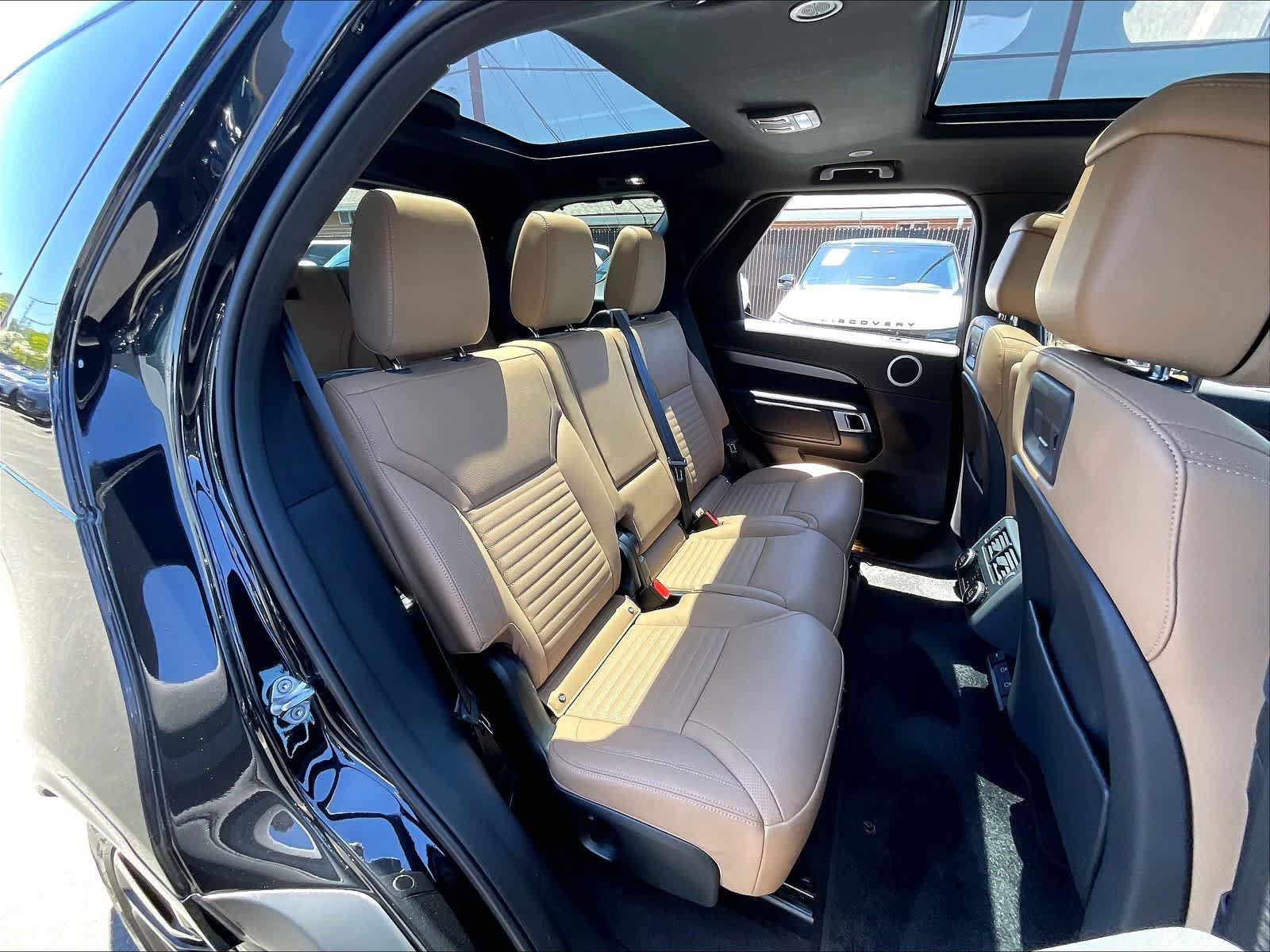 Used 2025 Land Rover Discovery Dynamic SE AWD/4WD image 27
