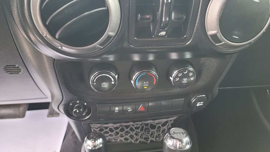 Used 2017 Jeep Wrangler Unlimited Sport w/ Quick Order Package 24S AWD/4WD image 22