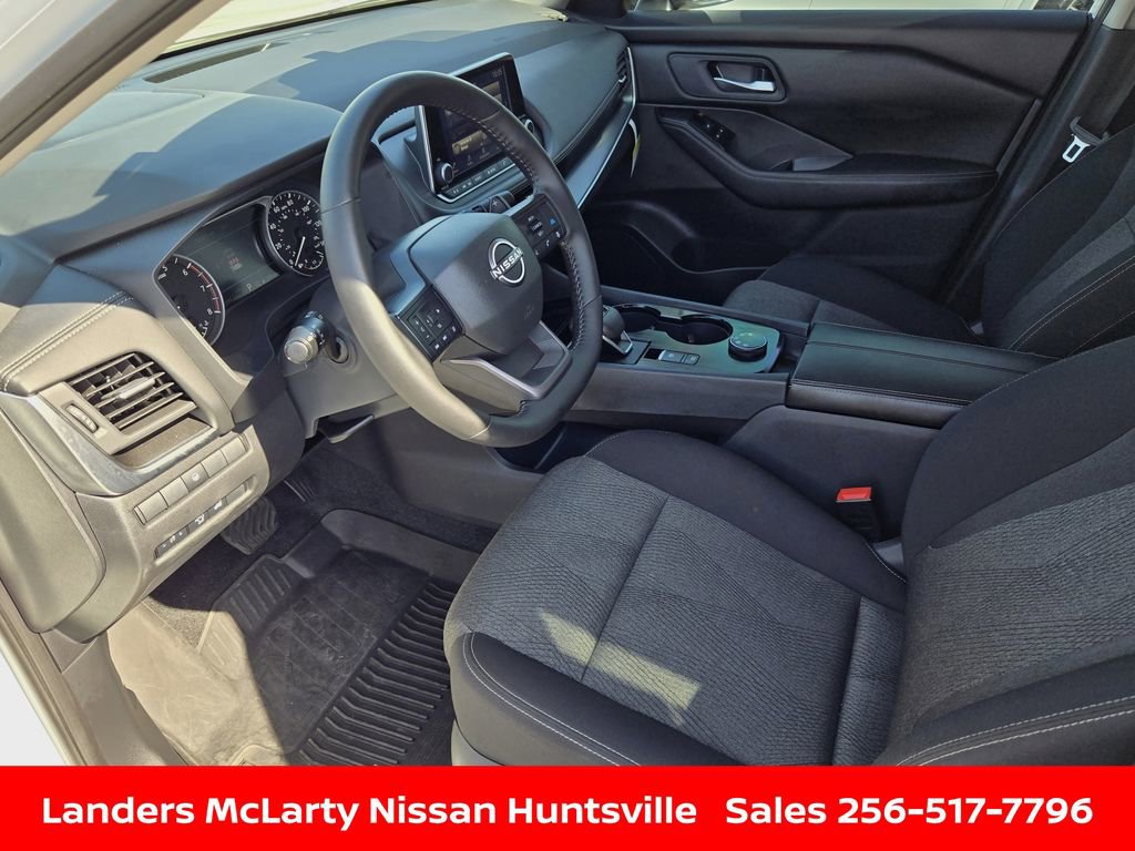 Used 2025 Nissan Rogue SV AWD/4WD image 17