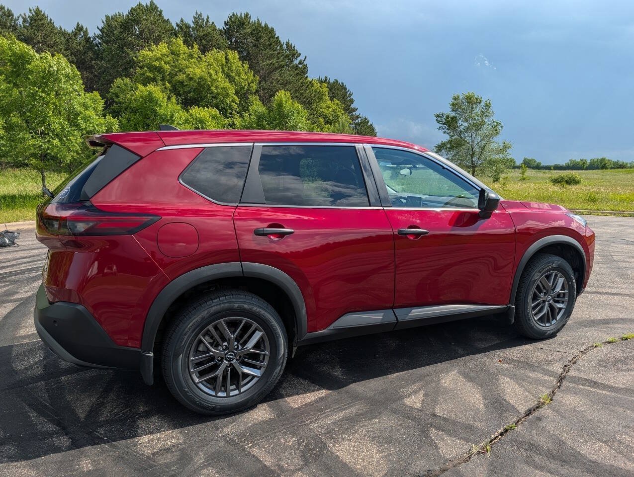 Used 2023 Nissan Rogue S AWD/4WD image 3