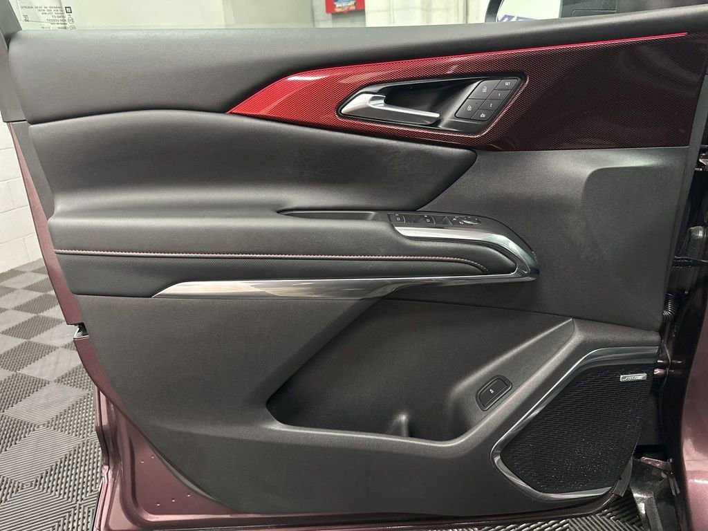 Used 2025 Chevrolet Traverse RS w/ LPO, Floor Liner Package AWD/4WD image 16